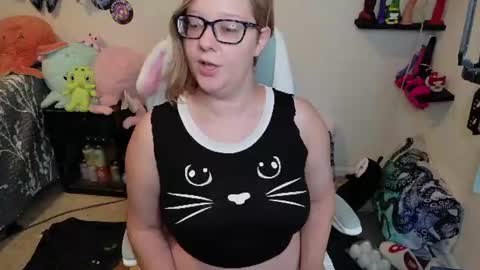Pixie Pix or Pickle online show from August 8, 12:22 am