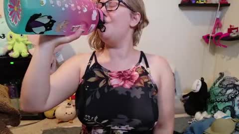Pixie Pix or Pickle online show from August 15, 1:31 am