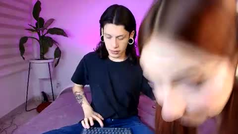 tender_dust online show from July 25, 5:22 am