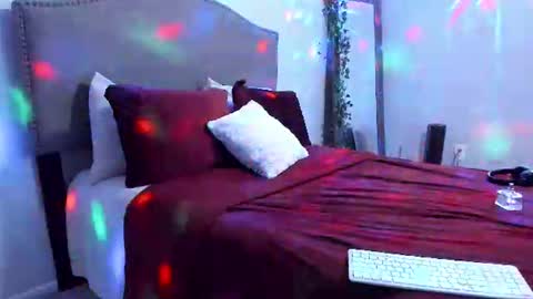 tenderg7 online show from August 3, 11:39 am