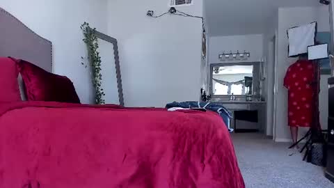 tenderg7 online show from August 3, 8:27 pm