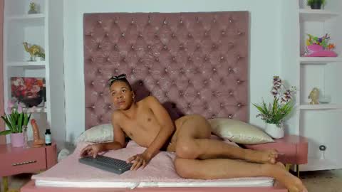 tenderteacher online show from August 9, 12:55 am