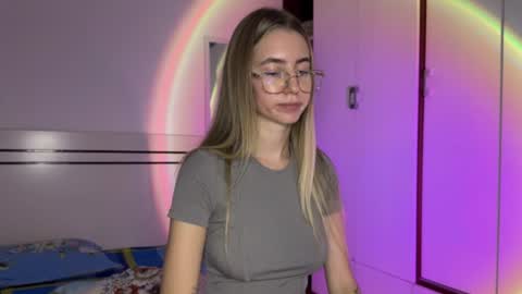 tessa_calmness online show from August 7, 9:31 am