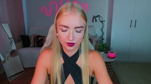TessaHamilton online show from July 13, 2:45 pm