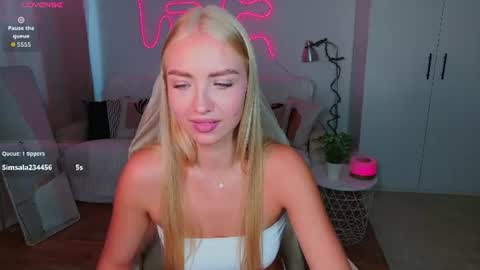 TessaHamilton online show from July 23, 1:02 pm