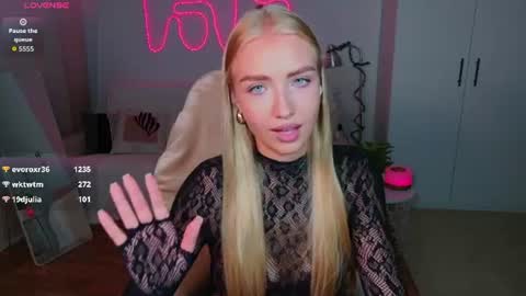 TessaHamilton online show from July 24, 4:32 pm