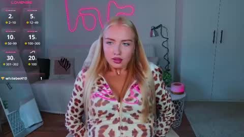 TessaHamilton online show from July 31, 2:34 pm