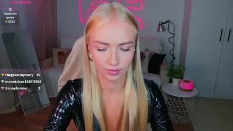 TessaHamilton online show from August 4, 1:52 pm