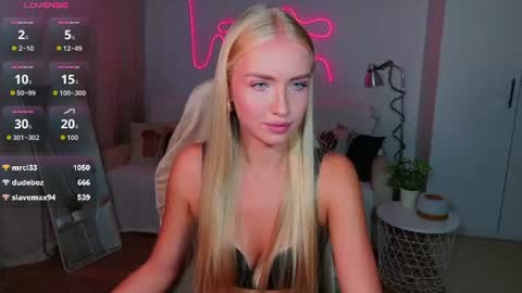 TessaHamilton online show from August 4, 5:10 pm