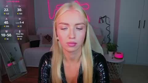 TessaHamilton online show from August 7, 1:11 pm