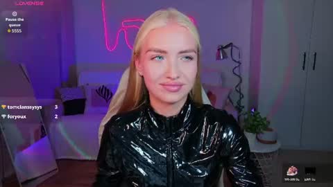 TessaHamilton online show from August 11, 5:26 pm