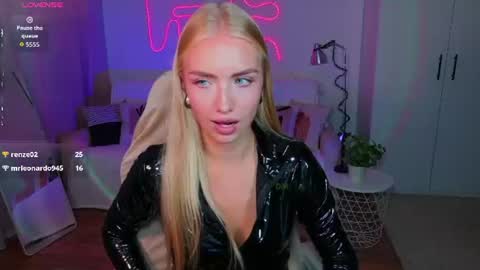 TessaHamilton online show from August 13, 2:09 pm
