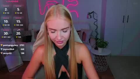 TessaHamilton online show from August 14, 1:26 pm