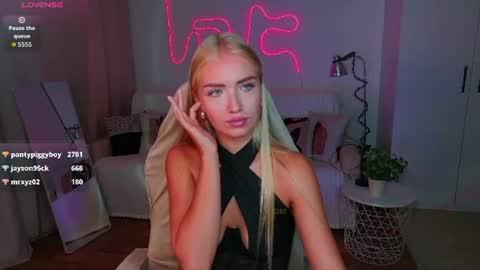 TessaHamilton online show from August 14, 4:43 pm