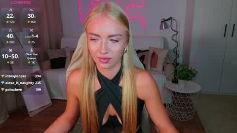 TessaHamilton online show from August 15, 4:44 pm