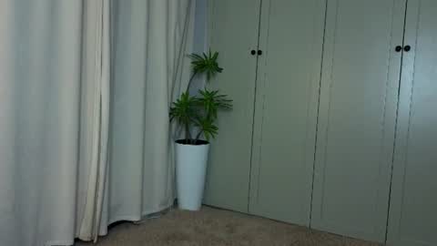 Foxy Zuccinni Roxy Little online show from August 5, 10:46 am