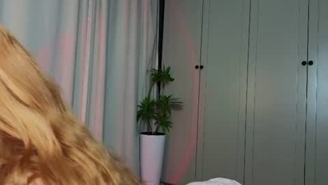 Foxy Zuccinni Roxy Little online show from August 7, 11:43 am
