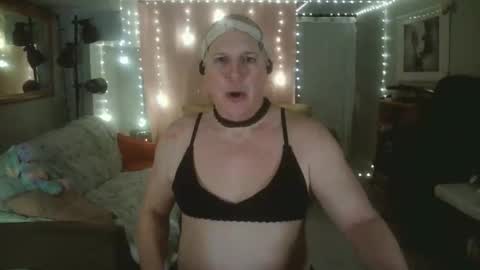 tglacey online show from February 23, 1:43 pm