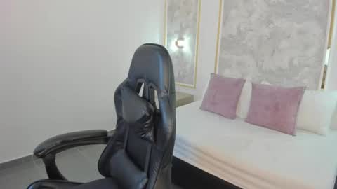 thalia_smielle online show from August 7, 7:19 am