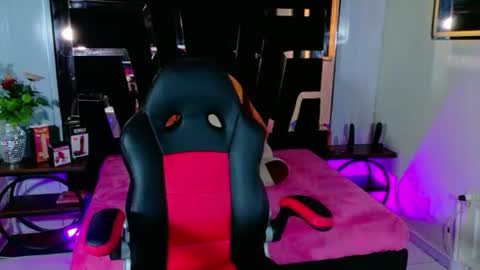 thamara_roberts online show from August 11, 8:44 pm