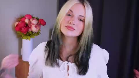 Katty----meow meow  online show from August 8, 9:09 am