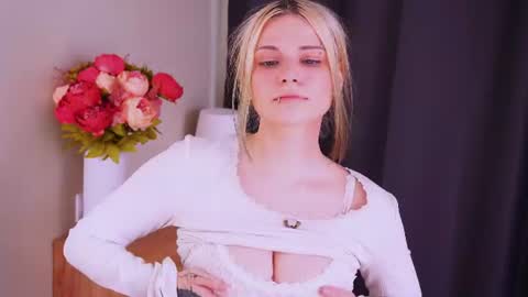 Katty----meow meow  online show from August 9, 1:45 pm