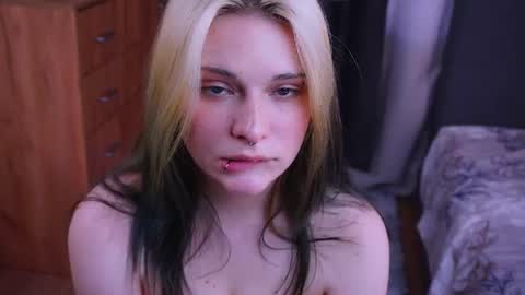 Katty----meow meow  online show from August 10, 1:23 pm