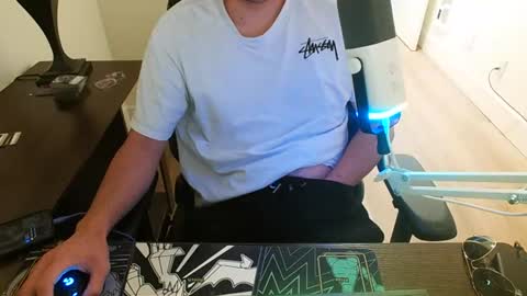 thatoneasianboy online show from June 13, 3:31 pm