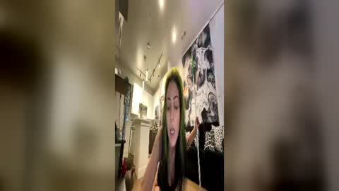 thebrattybelle99 online show from June 15, 5:22 pm