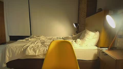 mel online show from August 8, 2:00 am