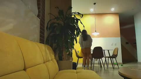 mel online show from August 10, 6:37 am