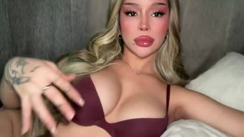 Elle  dont forget to folloW me and thumbs up online show from August 7, 2:33 am