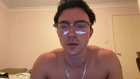 theone206724 online show from August 11, 1:24 pm