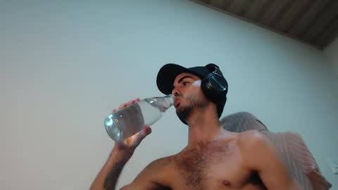 Santiago Enrique online show from May 1, 5:22 am