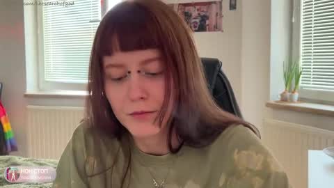 Lisa                                           online show from June 6, 11:38 am