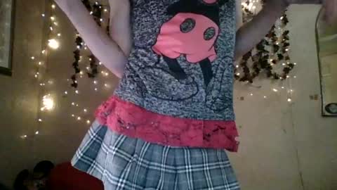 sillymillie0 online show from August 4, 9:56 pm