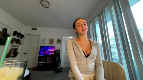 theskyerae online show from April 17, 2:07 am