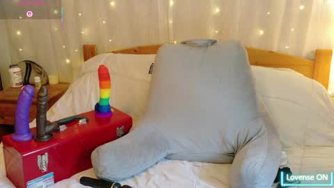 Tiny Blue online show from May 31, 6:43 pm