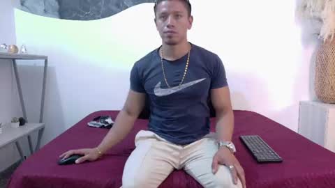 Thiago online show from August 12, 4:15 am