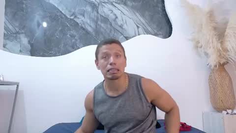 Thiago online show from August 14, 3:21 am