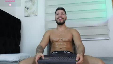 Thiago online show from August 12, 3:09 am