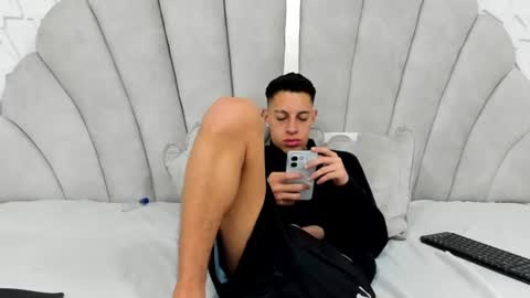 Thiago   online show from August 12, 8:22 pm