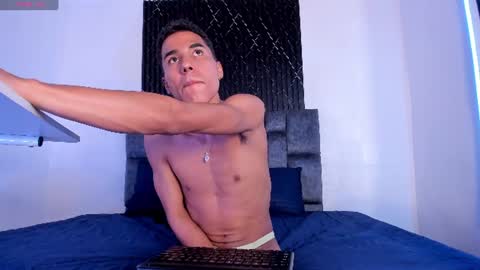 thiagosexy005 online show from August 12, 1:41 am