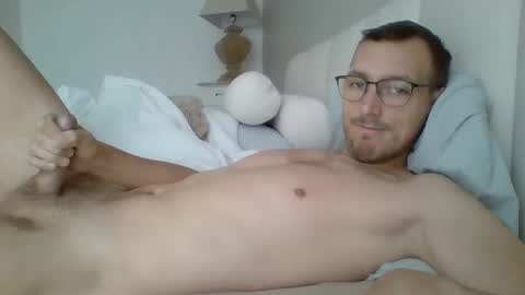 thib9223 online show from April 2, 8:33 am