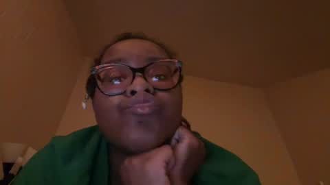 thicchickk online show from August 18, 10:10 am