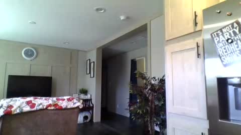 Val online show from May 4, 5:58 pm