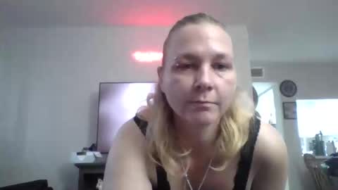 thickblonde_92 online show from May 7, 10:44 pm