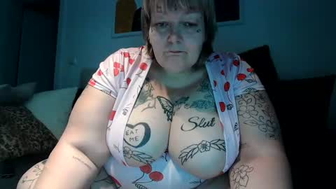thickdarkangel online show from August 15, 6:01 pm