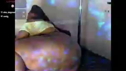 Thickumzz41 online show from August 8, 1:49 am