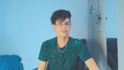 thiiagosaeenz online show from August 1, 1:11 am